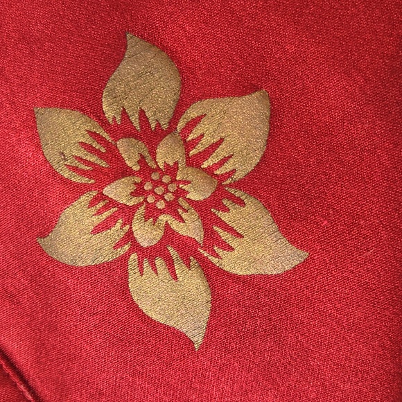 Cloth Napkins w/Poinsettia - Picture 2 of 6